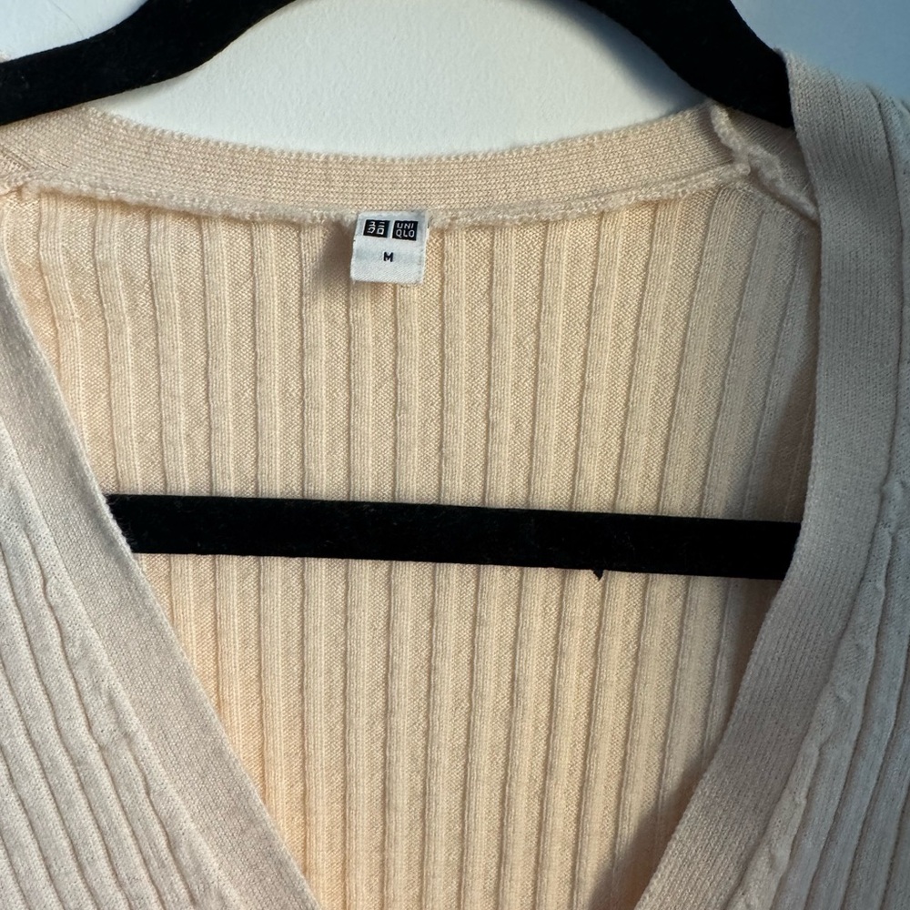 Uniqlo Beige Ribbed Knit V-Neck Sweater - Picture 2 of 2
